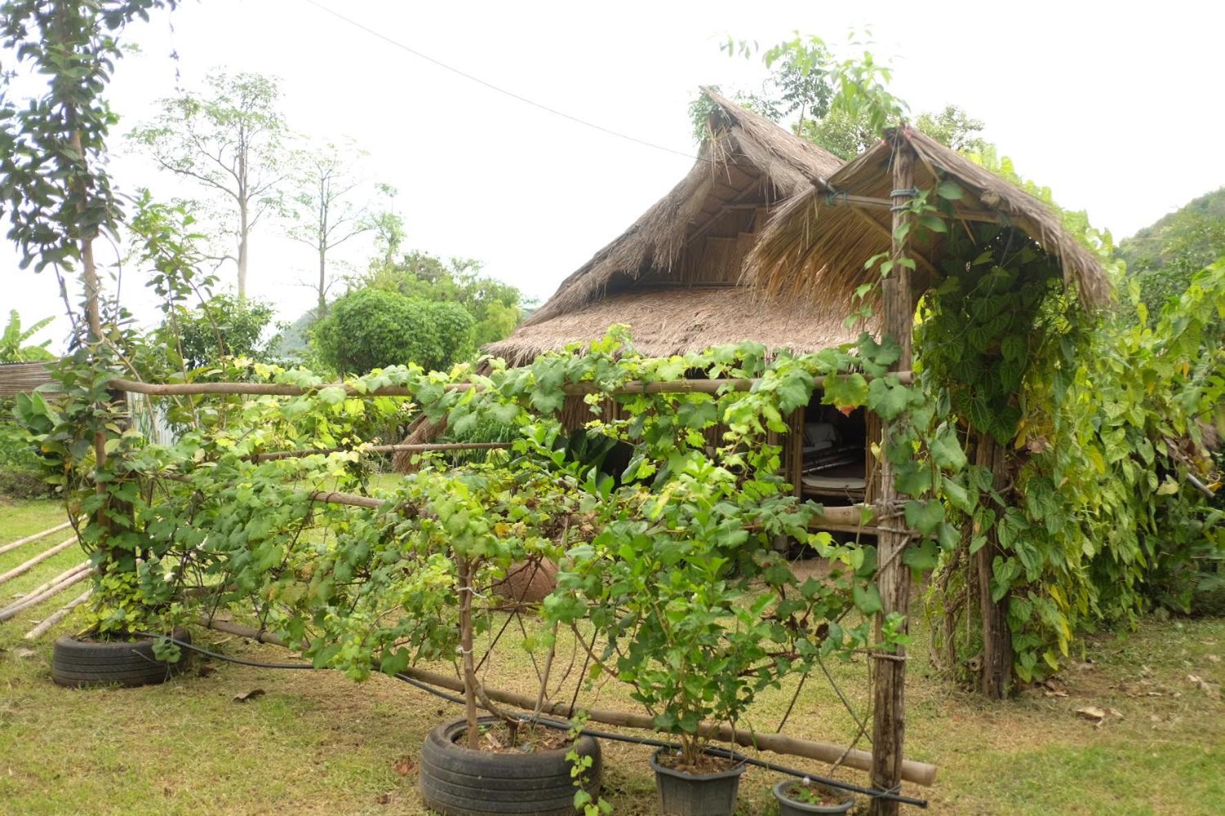 Royal Mountain Hut Hotel Ratchaburi Room photo